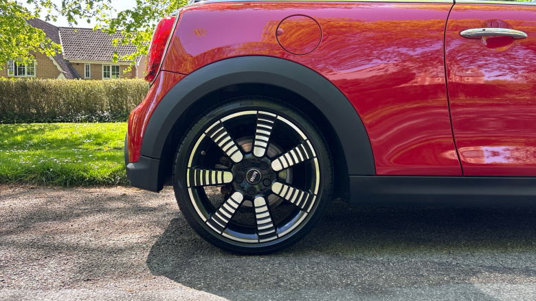 MINI Hatchback 1.5 Cooper Exclusive 3dr Auto Petrol Hatchback